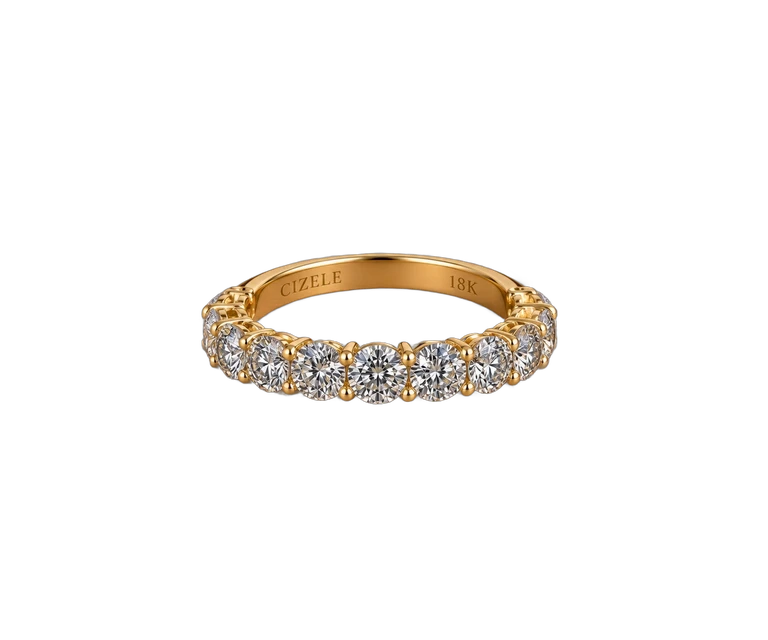 The Solitaire: One Stone, Nothing to Distract From It